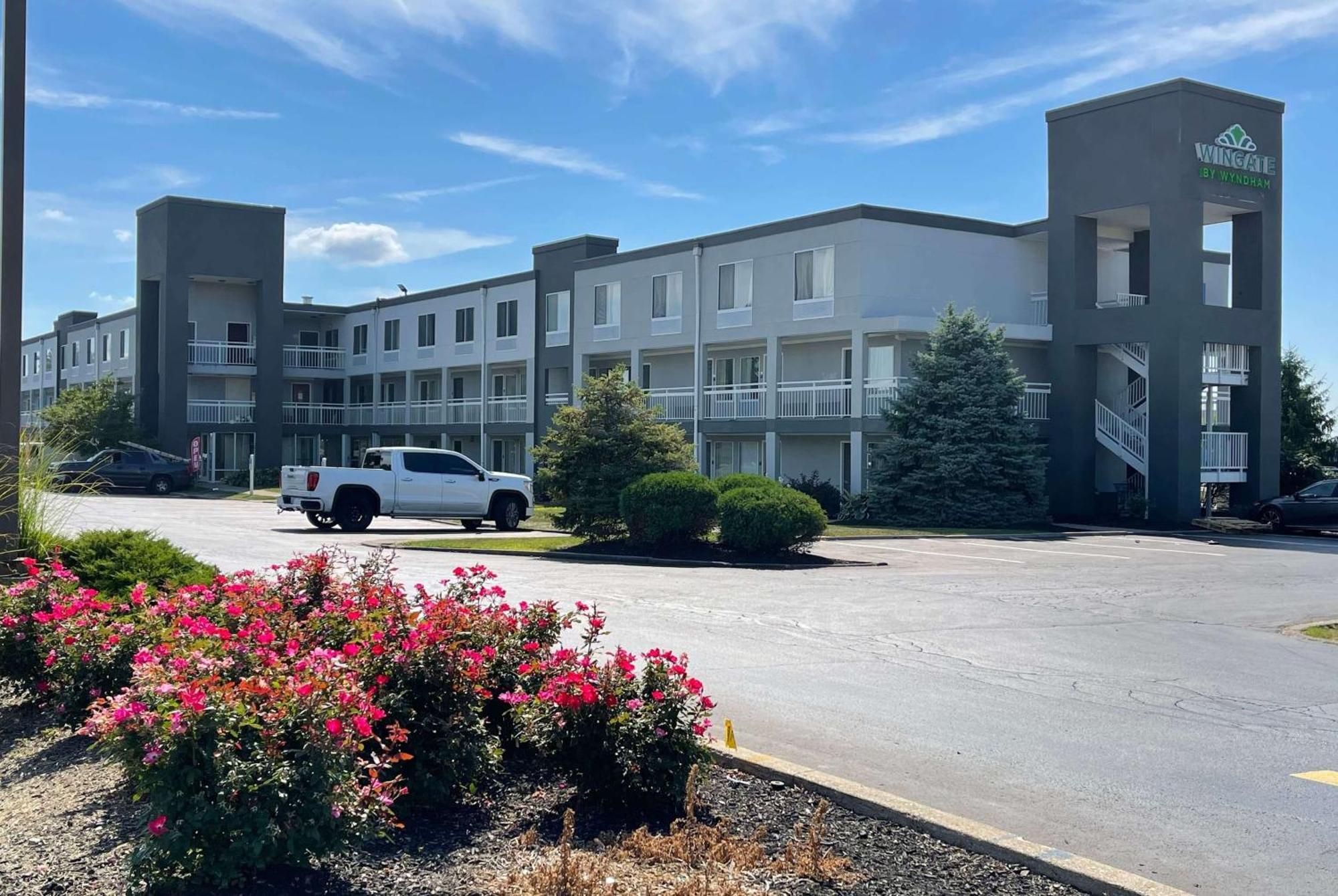 Wingate By Wyndham Dayton North Hotel ภายนอก รูปภาพ